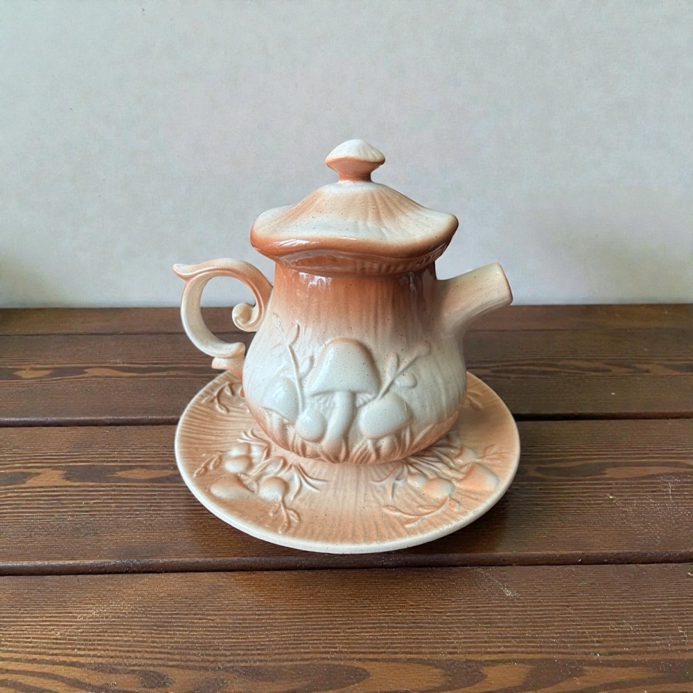 Vintage 1970s Arnel’s Mushroom Teapot with Lid and Saucer
